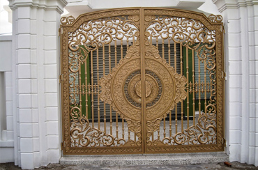 Cast aluminium swing gates