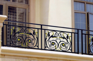 Modern staircase handrails in Dubai